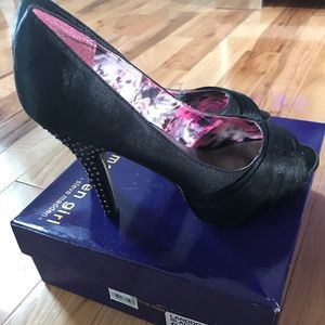 Madden Girl Landon Black Size 9